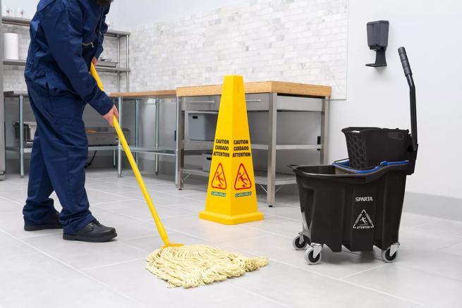 OmniFit™ 35qt Mop Bucket Combo - Side Press Wringer & Soiled Water